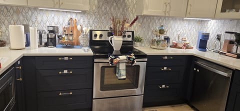 Beautifully decorated kitchen with Christmas touch!
