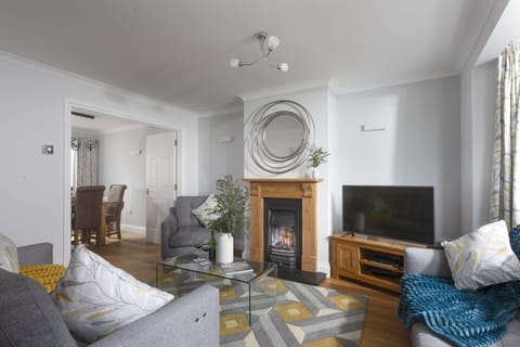 Sofas, Fireplace, Tv-7 Wheal Ayr