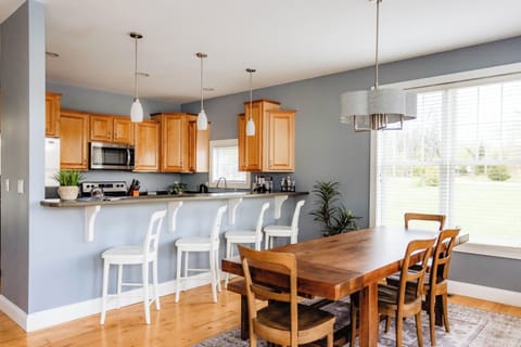 Great flow between kitchen, living and dining spaces
