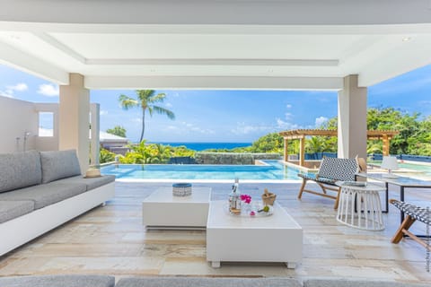 Designer terrace lounge facing the infinity pool with sea view in Saint-François.