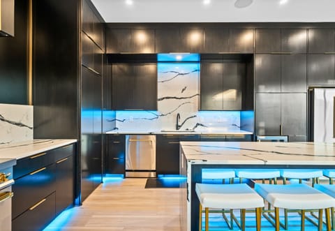 The heart of the home reimagined. This kitchen is perfect for everyday meals and special occasions.