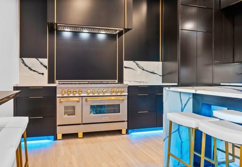 This kitchen's sleek design and top-of-the-line appliances make cooking a joy. Bon appétit