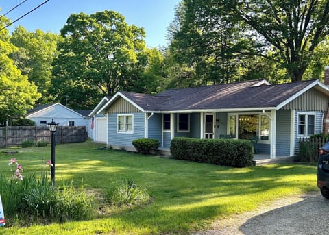 Charming Harbert Cottage!