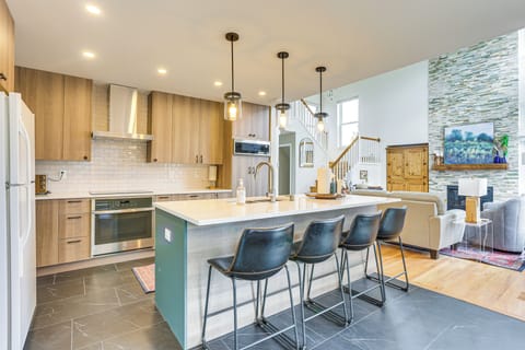 Kitchen | Main Level | Cooking Basics | Toaster