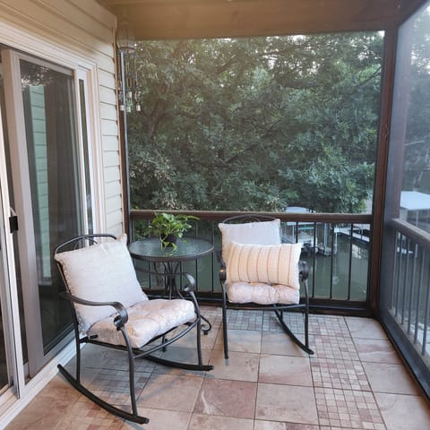 Screened in, lake front deck