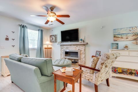 Goose Creek Vacation Rental | 3BR | 1.5BA | 910 Sq Ft | 1 Step to Enter