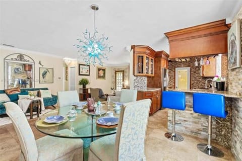 Our gorgeous dining area, seamlessly connected to the open concept kitchen, allows you to entertain effortlessly while cooking and staying part of this festivities with its light and bright ambience and beautiful amenity means this space ensures. Eve