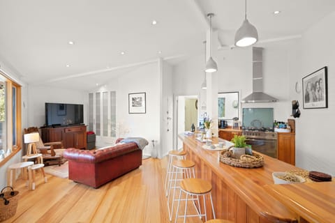 Birches Bay Airbnb Retreats Tasmania April 2024 Web-25