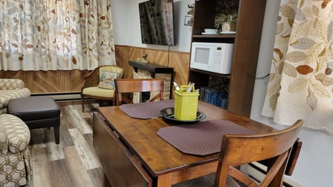 Cozy Dining Area