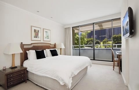 King size bed/balcony