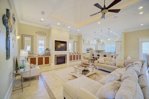 2nd Floor - Spacious Living Room