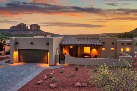Welcome to luxury at Cougar Ridge