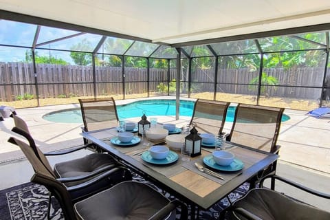 Screened and spacious patio with gas BBQ/grill for dining and spending quality time Florida style!