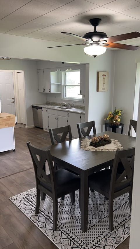 Dining room & kitchen area