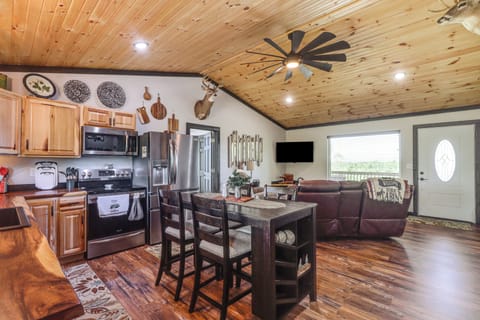 Kitchen | Ice Maker | Crockpot | Microwave | Toaster | Spices