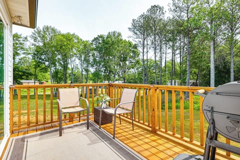 Deck | Charcoal Grill (Charcoal Not Provided)