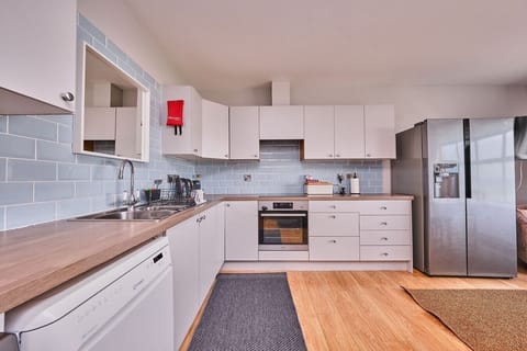 Prepare your favourite meals in the spacious, fully equipped kitchen.