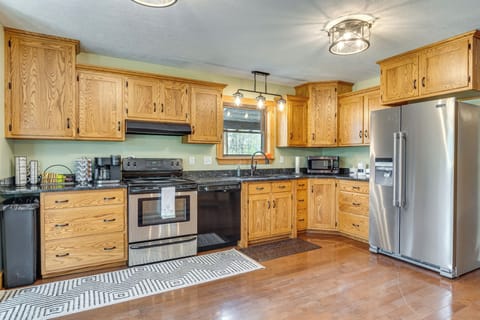 Kitchen | 1st Floor | Keurig Coffee Maker | Cooking Basics