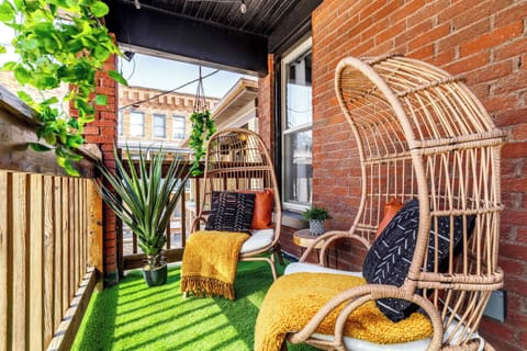 Enjoy the warm breeze on the patio, just minutes from the Short North District’s famous galleries and eateries.