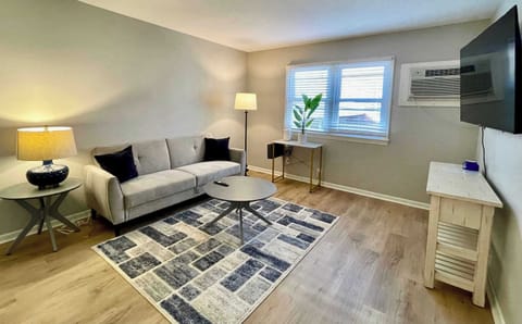 Your straightforward space for city living. Relax and reset.