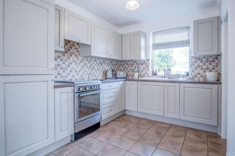 Sunderland Avenue - 2 Bedroom - Pembroke Dock (19138)