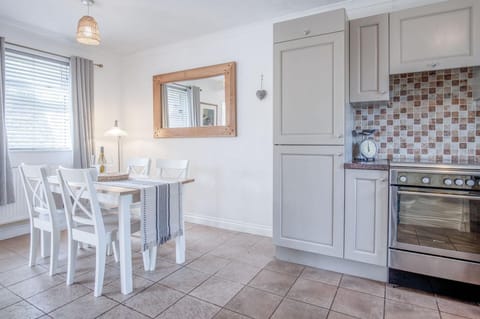 Sunderland Avenue - 2 Bedroom - Pembroke Dock (19140)