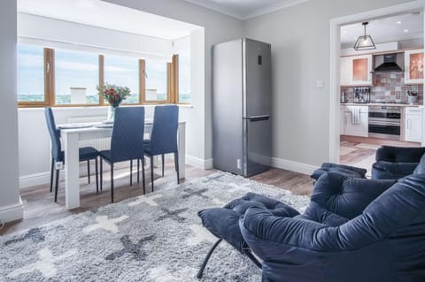 Highfield - 5 Bedroom Holiday Home - Pembroke Dock (19276)