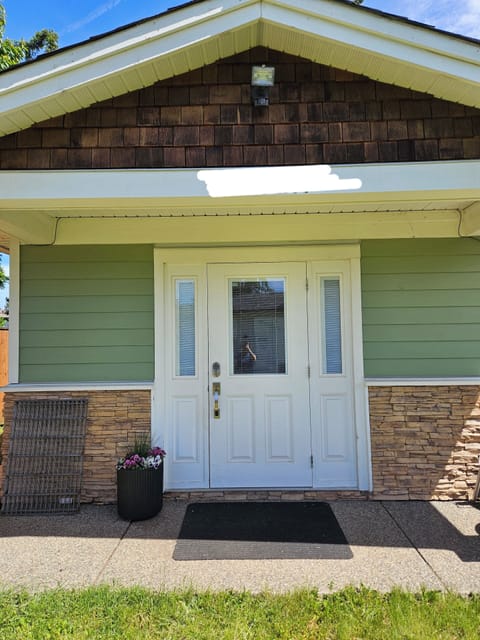 Own entry with keypad lock