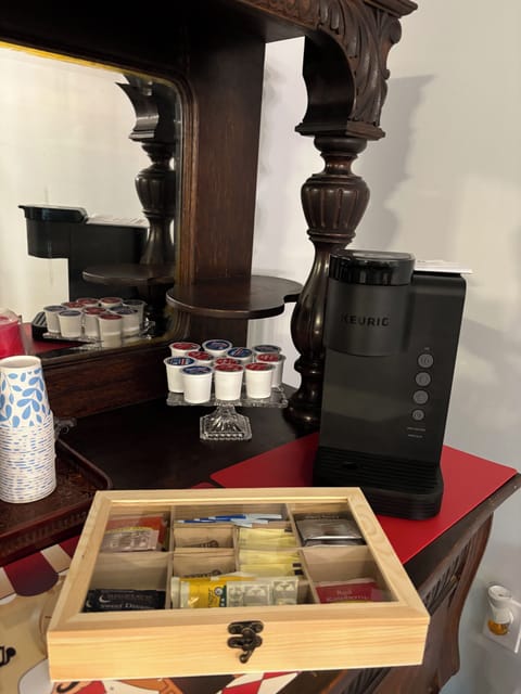 Coffee and Tea Bar. This house has NO kitchen, but lots of restaurants near by!