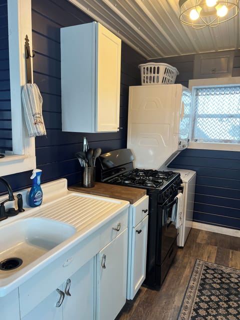 Brand new stove and washer and dryer!