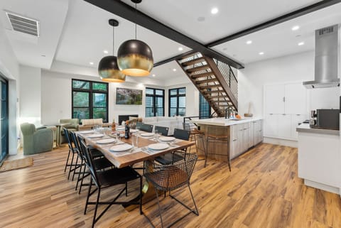 mid level dining and kitchen