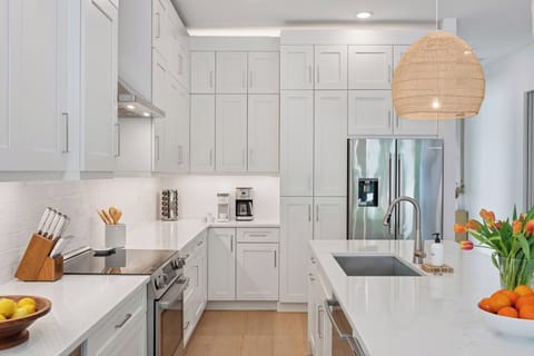 Tons of space and kitchen equipment provided. Nothing cheap here! :)