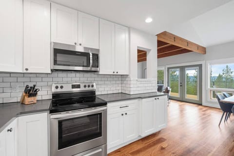 Kitchen (Main Level)