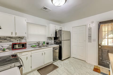 Interior | Central Heating & A/C | Free WiFi