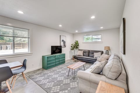 Grants Pass Vacation Rental | 1BR | 1BA | Step-Free Access | 850 Sq Ft