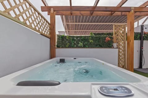 Outdoor spa tub