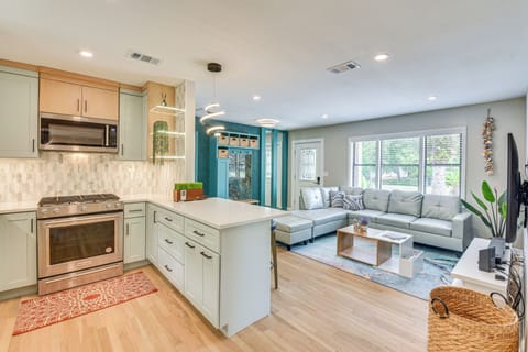 Living Room | Smart TV