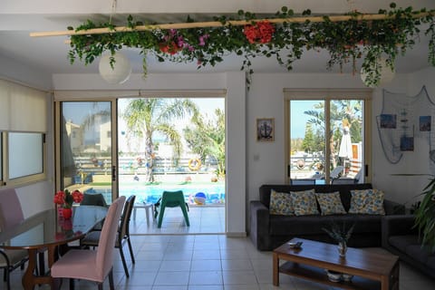 spacious and sunny open plan living room and kitchen area!
check in and unplug!