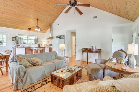 Living Area | Smart TV w/ Cable | Books