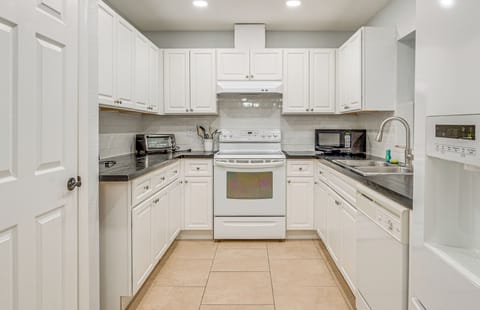 Kitchen | Refrigerator