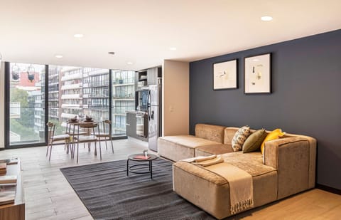 El mobiliario, la decoración y los servicios pueden variar ligeramente.