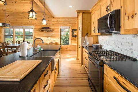 Large Farmhouse Sink.