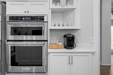 Double ovens & coffee station ready for you