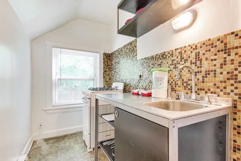 Kitchenette | Stove/Oven | Refrigerator | Sink