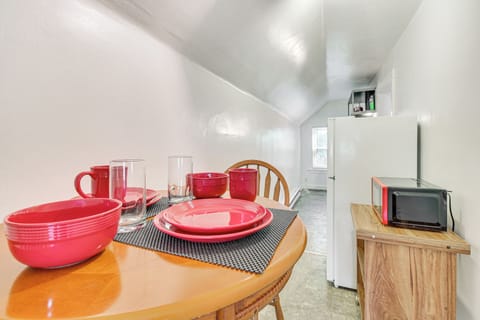 Dining Area/Kitchenette | Single-Story Apartment | Cooking Basics