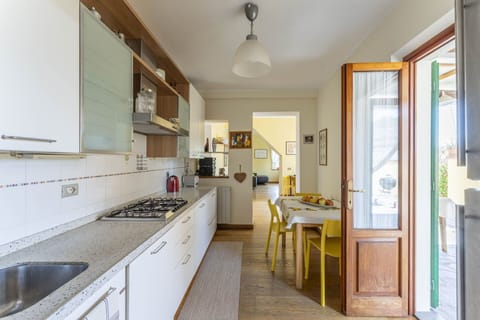 Autumn, Kitchen, Spring, Summer