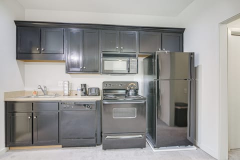 Kitchen | Keurig Coffee Maker | Toaster | Trash Bags & Paper Towels