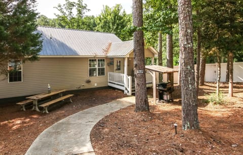 Back entrance w/2 parks