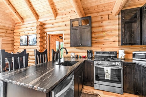 Custom cabinets with barocco brown granite