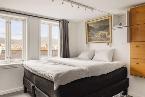 Wake up to birds chirping and a lovely city view! | Bedroom 1 | 180cm bed